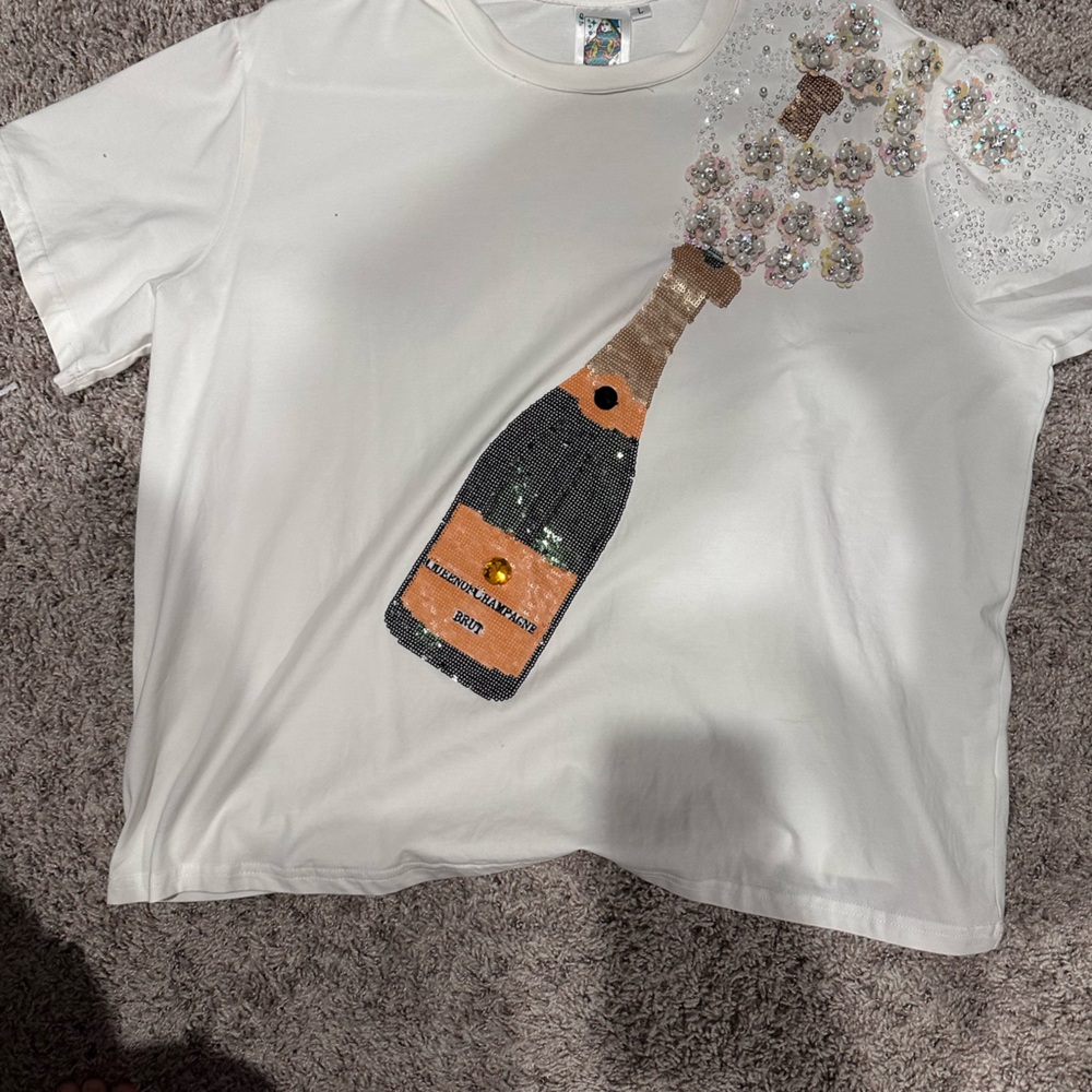 QUEEN OF SPARKLES Champagne Tee